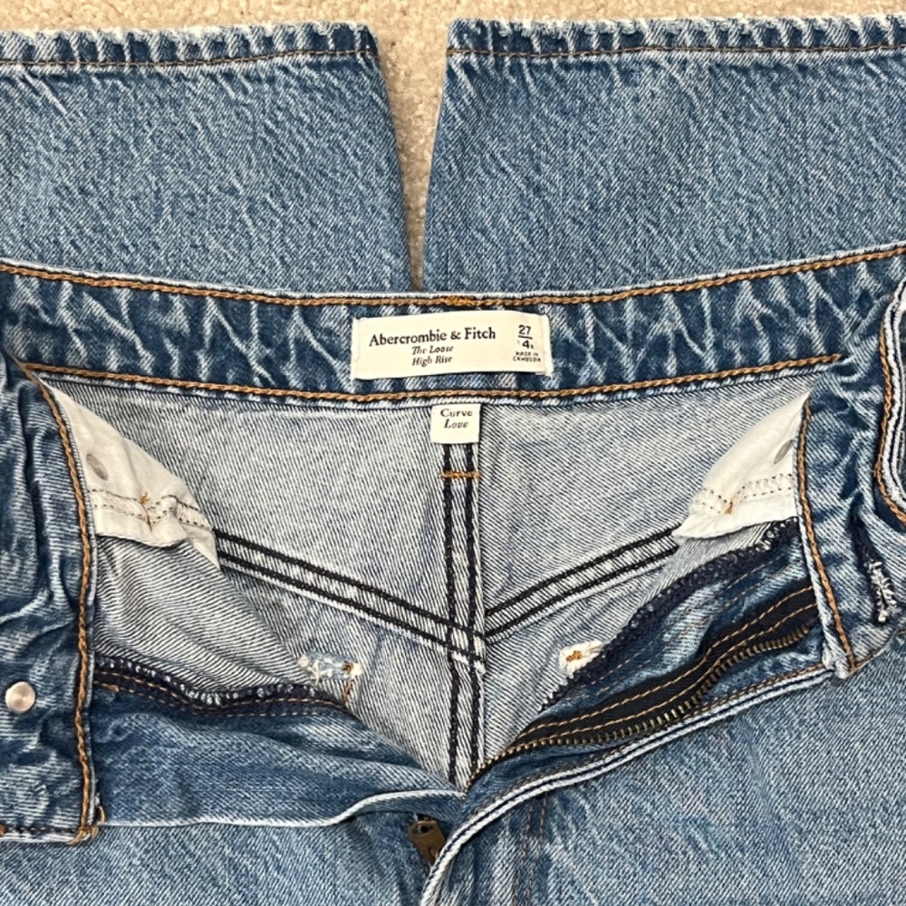 Abercrombie & Fitch Curve Love High Rise Loose Jean - Medium Wash - Picture 7 of 7